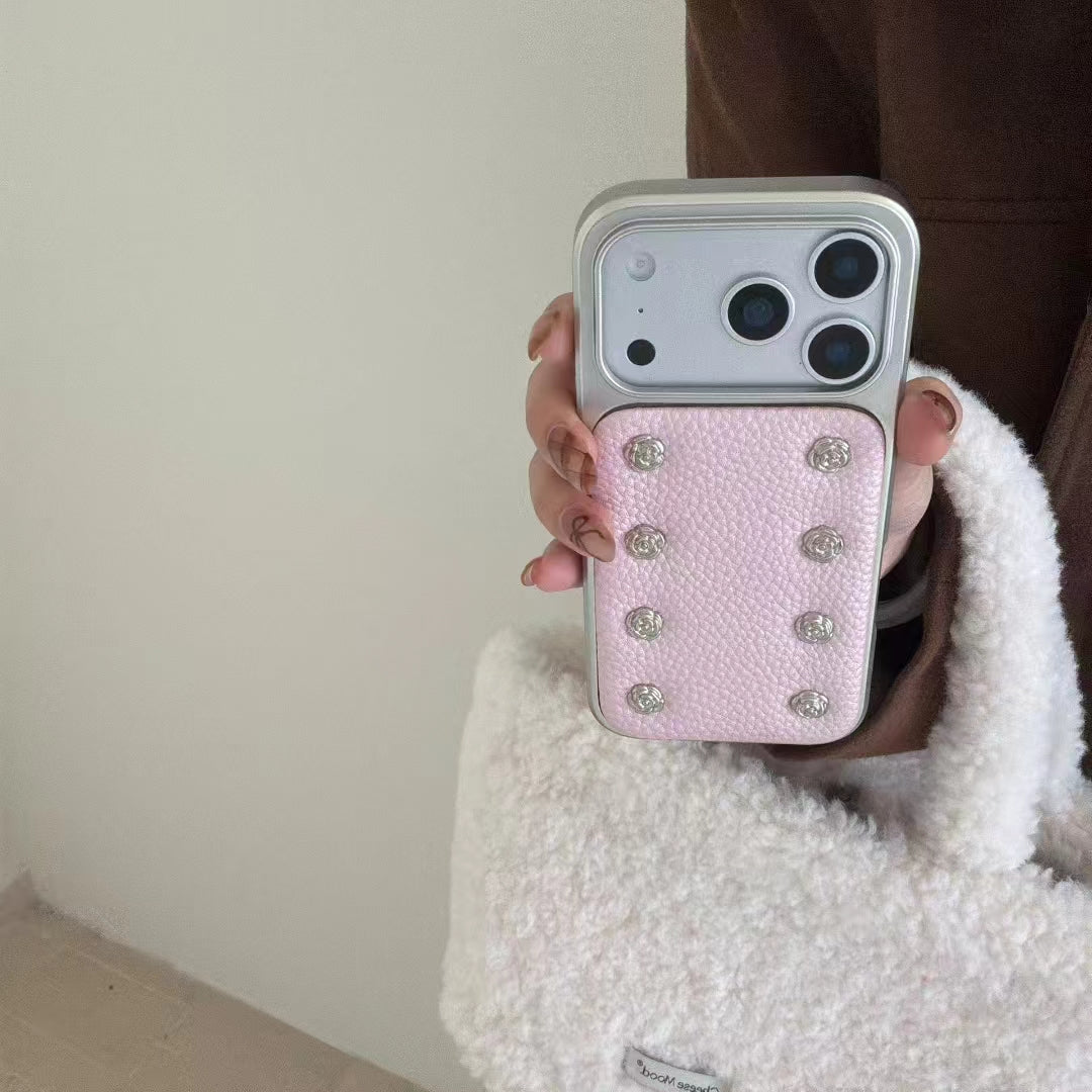 〖i975〗上質なレザー調に、ブラックと薔薇色のカメリアをあしらった iPhone ケース