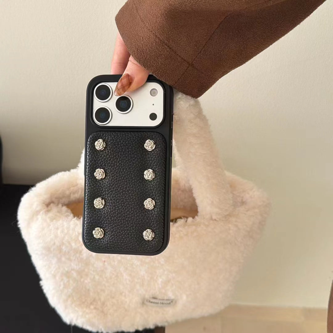 〖i975〗上質なレザー調に、ブラックと薔薇色のカメリアをあしらった iPhone ケース