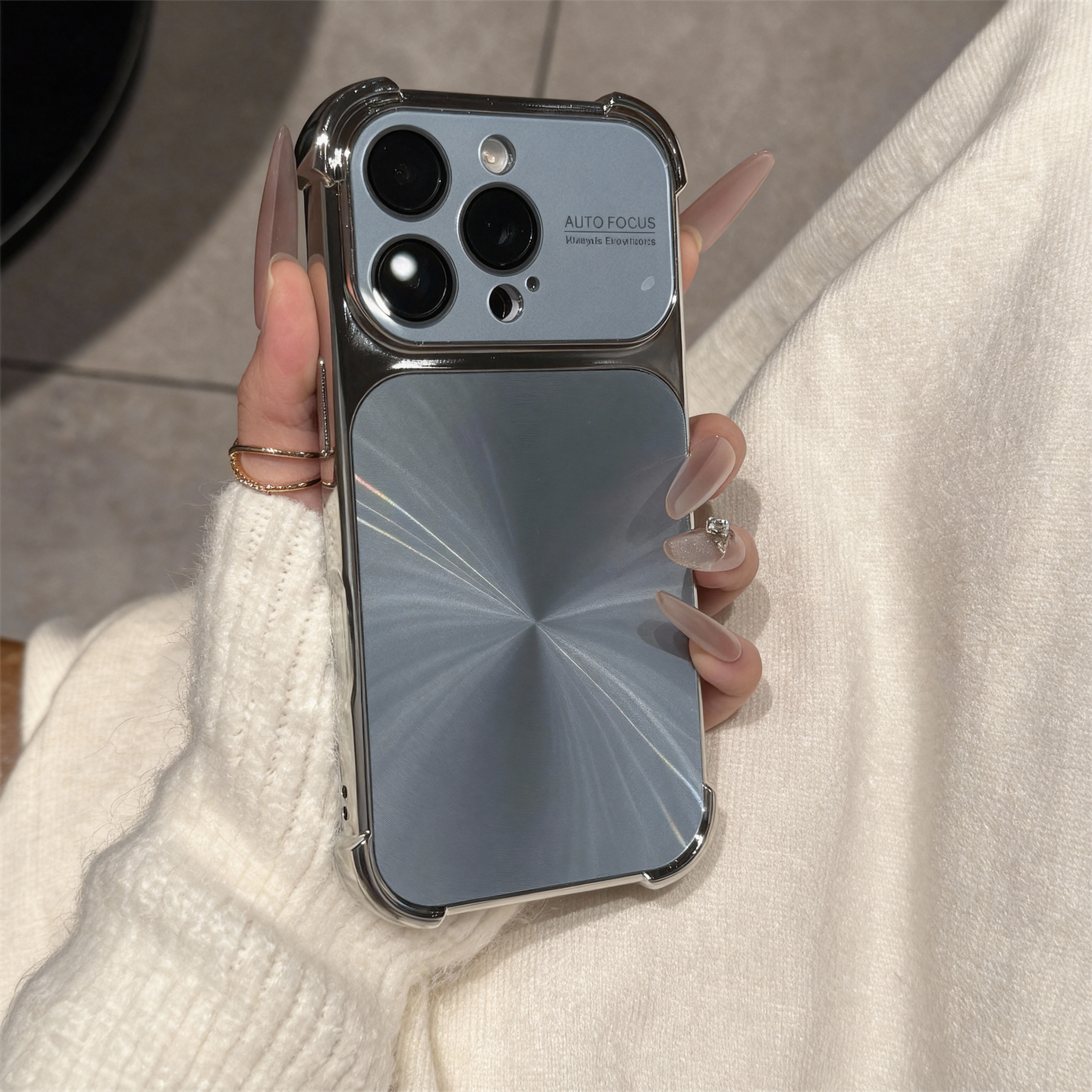 〖i977〗iPhone 17 17Pro 17ProMax 専用 極光メタリックフィニッシュ スマートフォンケース